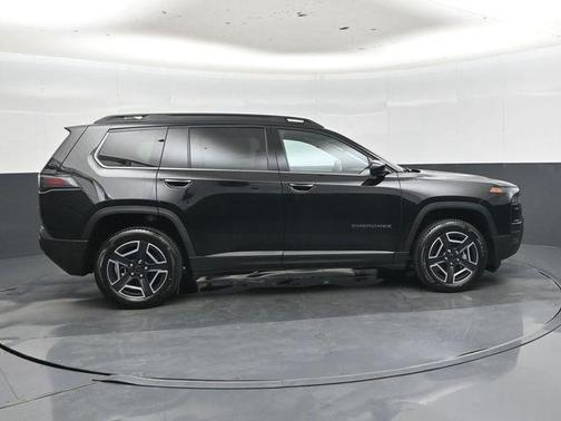 Diamond Black Crystal Pearlcoat 2026 Jeep Cherokee Laredo 4x4