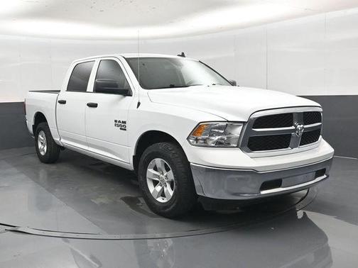 Bright White Clearcoat 2023 RAM 1500 Classic SLT