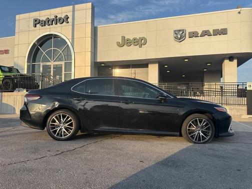 2022 Toyota Camry Hybrid XLE