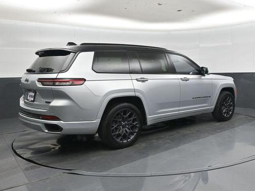 Diamond Black Crystal Pearlcoat 2023 Jeep Grand Cherokee L Summit Reserve