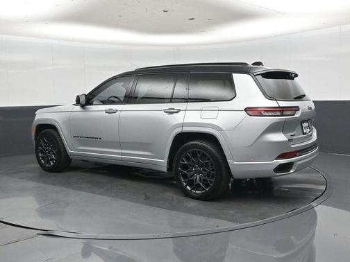 Diamond Black Crystal Pearlcoat 2023 Jeep Grand Cherokee L Summit Reserve