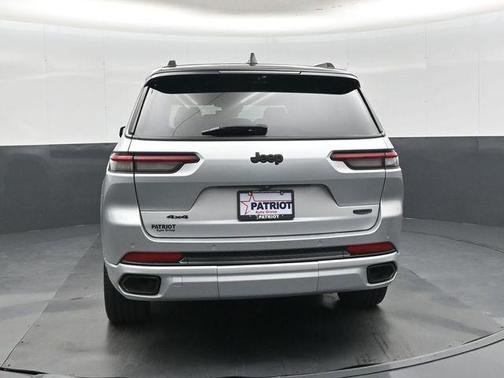 Diamond Black Crystal Pearlcoat 2023 Jeep Grand Cherokee L Summit Reserve