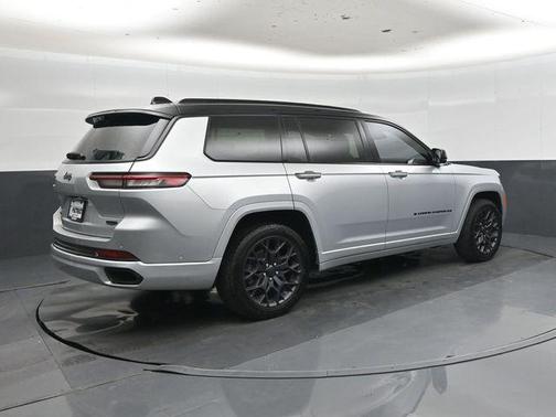 Diamond Black Crystal Pearlcoat 2023 Jeep Grand Cherokee L Summit Reserve
