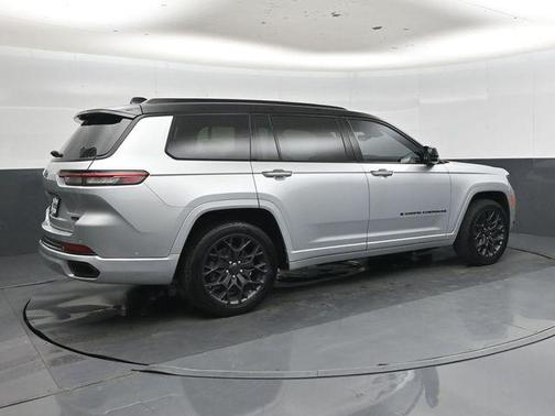 Diamond Black Crystal Pearlcoat 2023 Jeep Grand Cherokee L Summit Reserve