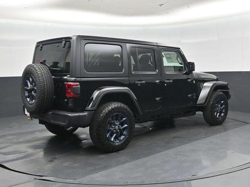 Black Clearcoat 2026 Jeep Wrangler 85th Anniversary