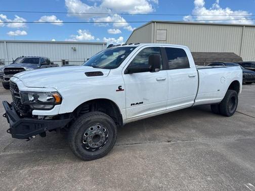 2022 RAM 3500 Big Horn Crew Cab 4x4 8' Box