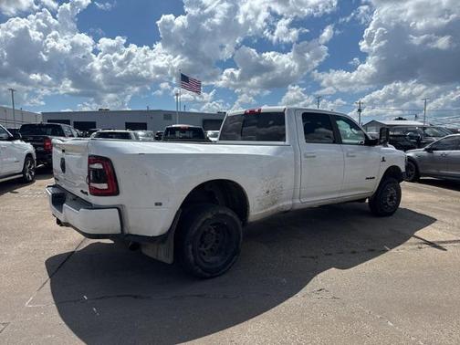 2022 RAM 3500 Big Horn Crew Cab 4x4 8' Box