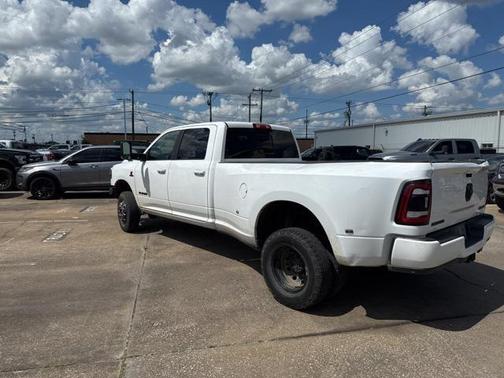 2022 RAM 3500 Big Horn Crew Cab 4x4 8' Box