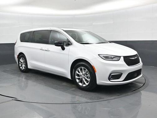 Bright White Clearcoat 2026 Chrysler Pacifica Limited