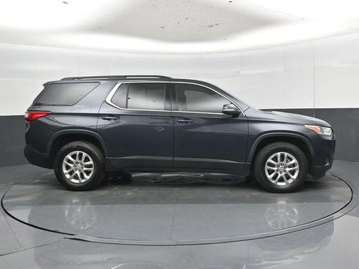 Graphite Metallic 2021 Chevrolet Traverse LT Cloth