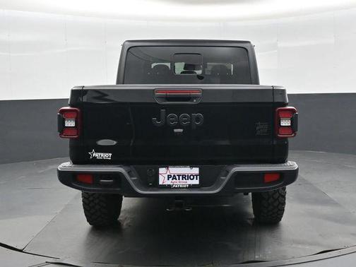Black Clearcoat 2026 Jeep Gladiator Willys 4x4
