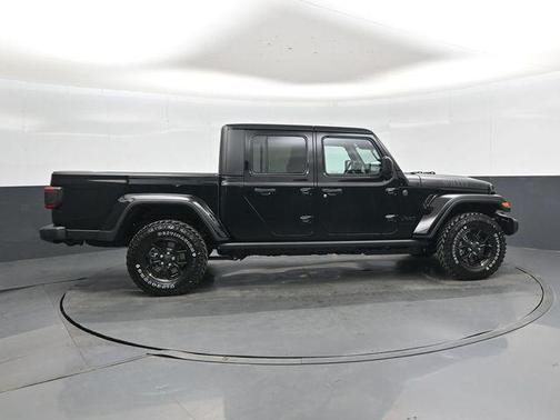 Black Clearcoat 2026 Jeep Gladiator Willys 4x4