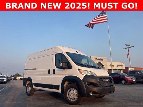 Bright White Clearcoat 2025 RAM ProMaster 2500 Tradesman
