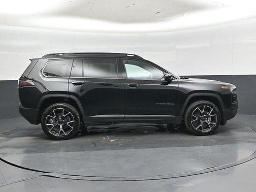 Diamond Black Crystal Pearlcoat 2026 Jeep Cherokee Overland