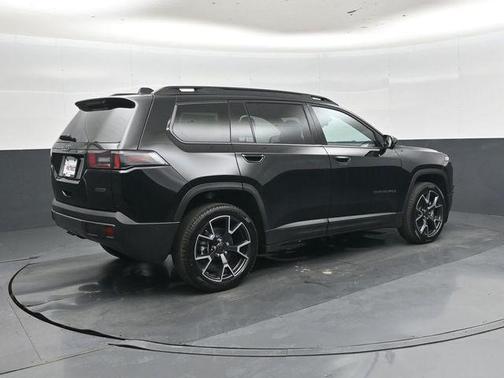 Diamond Black Crystal Pearlcoat 2026 Jeep Cherokee Overland