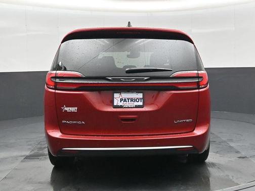 Red Hot Pearlcoat 2027 Chrysler Pacifica Limited
