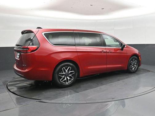 Pr6 2027 Chrysler Pacifica Limited