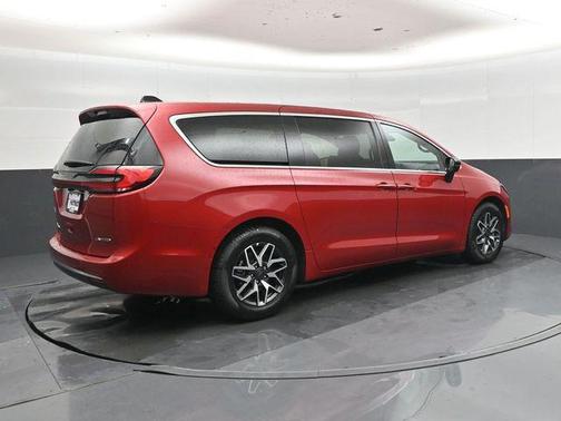 Pr6 2027 Chrysler Pacifica Limited
