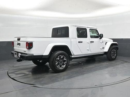 Bright White Clearcoat 2026 Jeep Gladiator Sahara 4x4