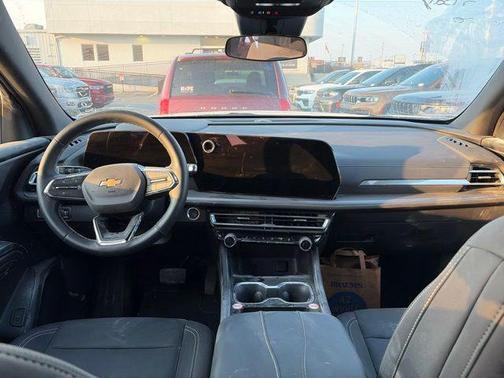 Summit White 2026 Chevrolet Traverse LT