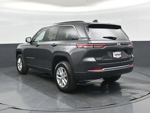Baltic Gray Metallic Clearcoat 2026 Jeep Grand Cherokee Altitude