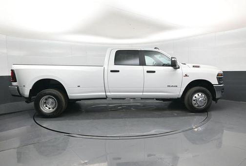 Bright White Clearcoat 2026 RAM 3500 Big Horn Crew Cab 4x4 8' Box