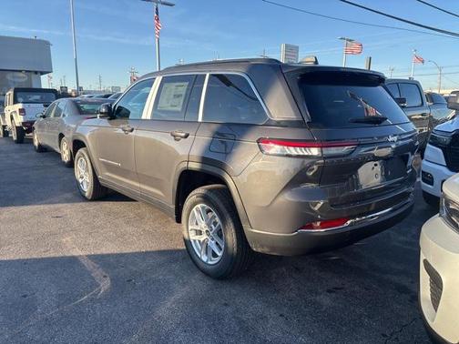 2025 Jeep Grand Cherokee Laredo
