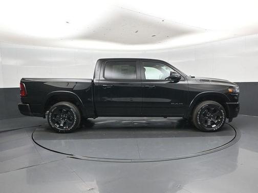 Diamond Black Crystal Pearlcoat 2026 RAM 1500 Big Horn/Lone Star