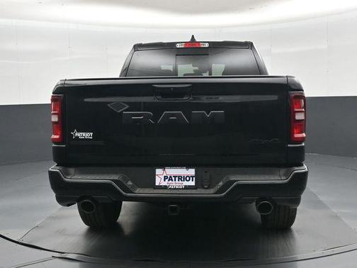 Diamond Black Crystal Pearlcoat 2026 RAM 1500 Big Horn/Lone Star