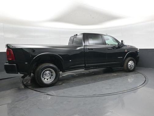 Diamond Black Crystal Pearlcoat 2026 RAM 3500 Longhorn