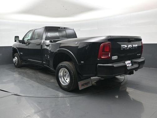 Diamond Black Crystal Pearlcoat 2026 RAM 3500 Longhorn