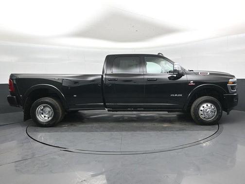 Diamond Black Crystal Pearlcoat 2026 RAM 3500 Longhorn
