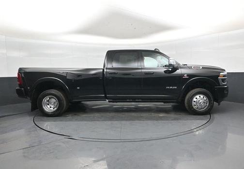 Diamond Black Crystal Pearlcoat 2026 RAM 3500 Longhorn