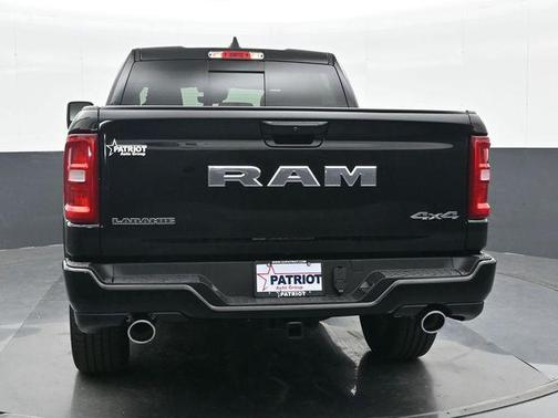 Diamond Black Crystal Pearlcoat 2025 RAM 1500 Laramie