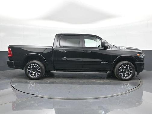 Diamond Black Crystal Pearlcoat 2025 RAM 1500 Laramie