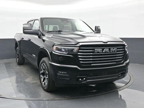 Diamond Black Crystal Pearlcoat 2025 RAM 1500 Laramie