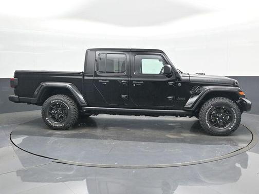Black Clearcoat 2024 Jeep Gladiator Willys