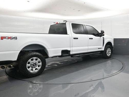 Oxford White 2024 Ford F-250 XLT