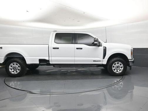 Oxford White 2024 Ford F-250 XLT