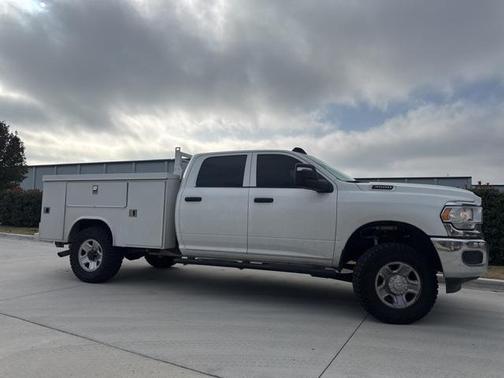 2024 RAM 3500 Tradesman Crew Cab 4x4 8' Box