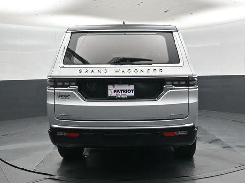 Diamond Black Crystal Pearlcoat 2022 Jeep Grand Wagoneer Series III 4x4
