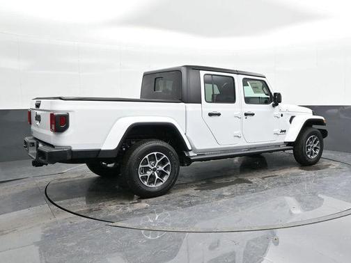 Bright White Clearcoat 2024 Jeep Gladiator Sport S