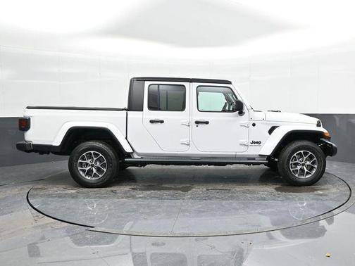 Bright White Clearcoat 2024 Jeep Gladiator Sport S