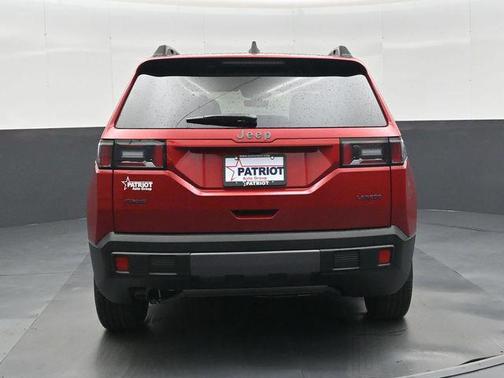 Red Hot Pearlcoat 2026 Jeep Cherokee Laredo