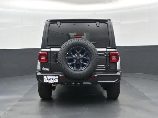 Granite Crystal Metallic Clearcoat 2026 Jeep Wrangler 85th Anniversary