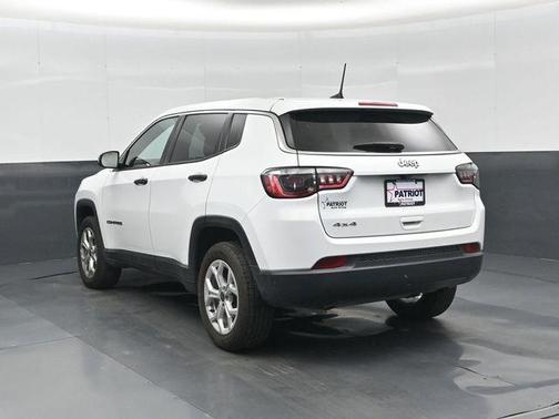Bright White Clearcoat 2025 Jeep Compass Sport