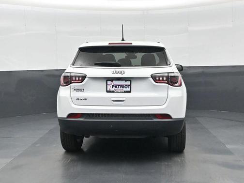 Bright White Clearcoat 2025 Jeep Compass Sport