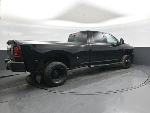 Diamond Black Crystal Pearlcoat 2026 RAM 3500 Tradesman Crew Cab 4x4 8' Box