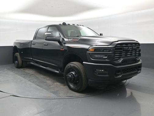 Diamond Black Crystal Pearlcoat 2026 RAM 3500 Tradesman Crew Cab 4x4 8' Box