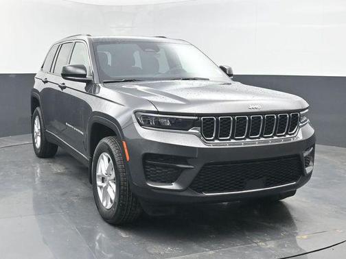 Baltic Gray Metallic Clearcoat 2026 Jeep Grand Cherokee Laredo